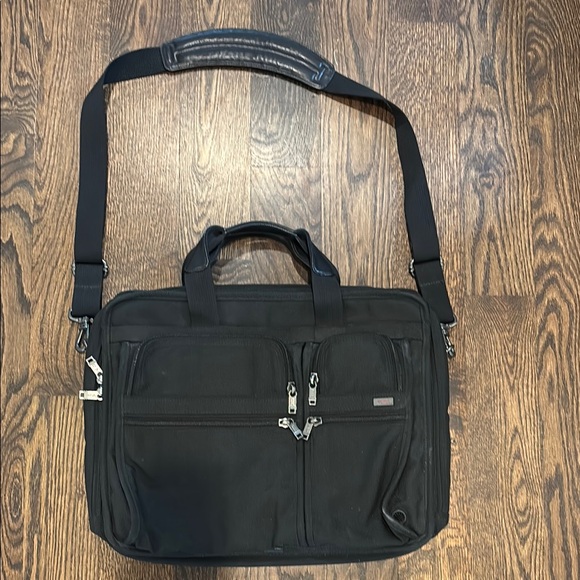 Tumi Black Messenger Bag with Durable Fabric and Structured Design